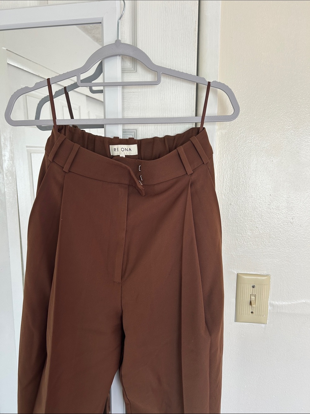 Re Ona High-Rise Pleated Wide-Leg Trousers — Brown